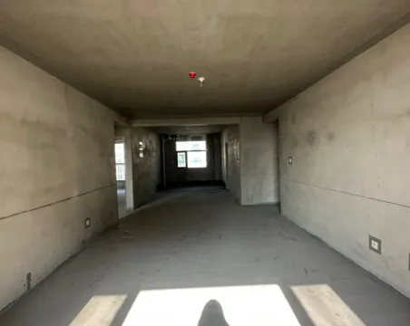 凤凰郡3室2厅1卫毛坯
