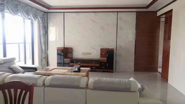 3室2厅2卫1阳台2300元/月,家具家电齐全