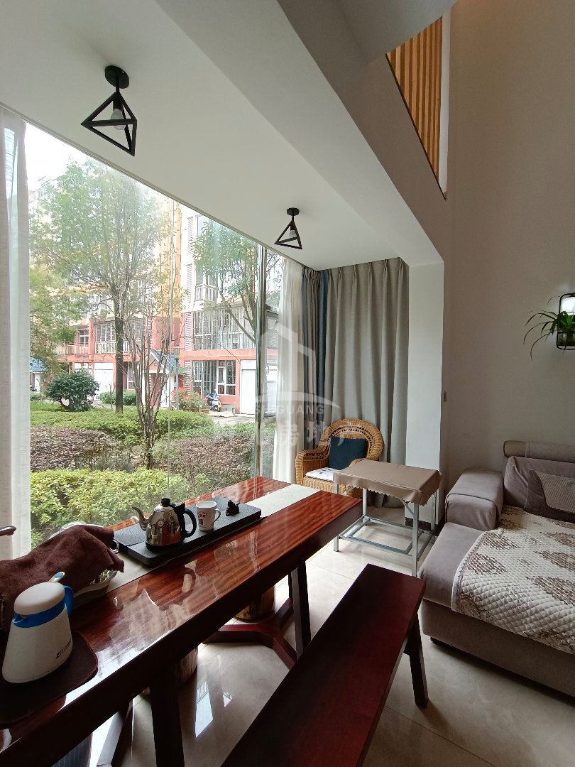 金色春晓,金色春晓跃层，230㎡，5室2厅4卫，精装，带车库，92.84
