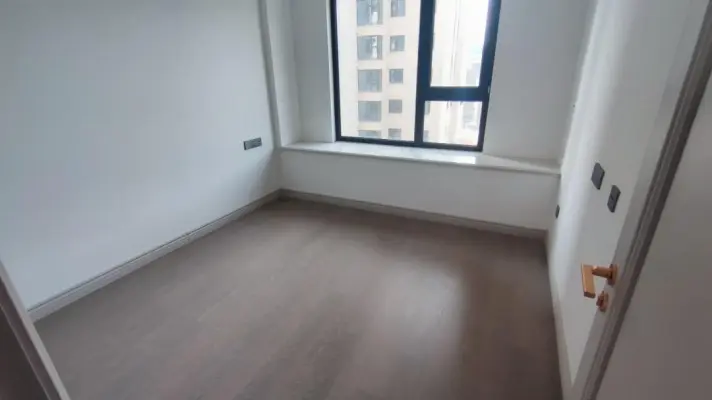 万科时代都会215万元142㎡4室2厅2卫1阳台精装，