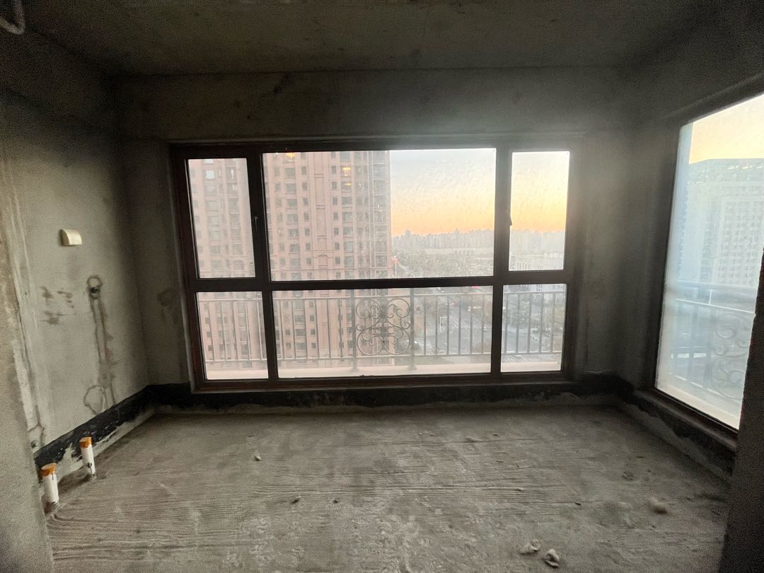 临渭区城中毛坯4室2厅3卫二手房出售12