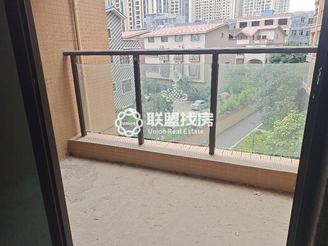 凯旋新天地,凯旋新天地:两房两厅一卫，电梯小高层，售价40万8