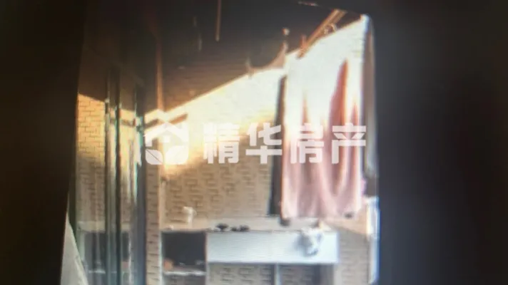 卧龙城三室两厅，户型方正釆光佳，送储藏间，满五税低