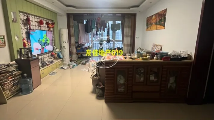 13734瑞龙苑大三室出售，价格实惠，首付约13万