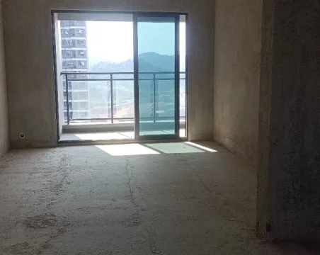 佳兴南山原著4室2厅2卫毛坯