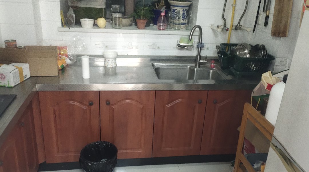 西班牙玫瑰,西班牙玫瑰一楼带院，精装两室带全屋家电4