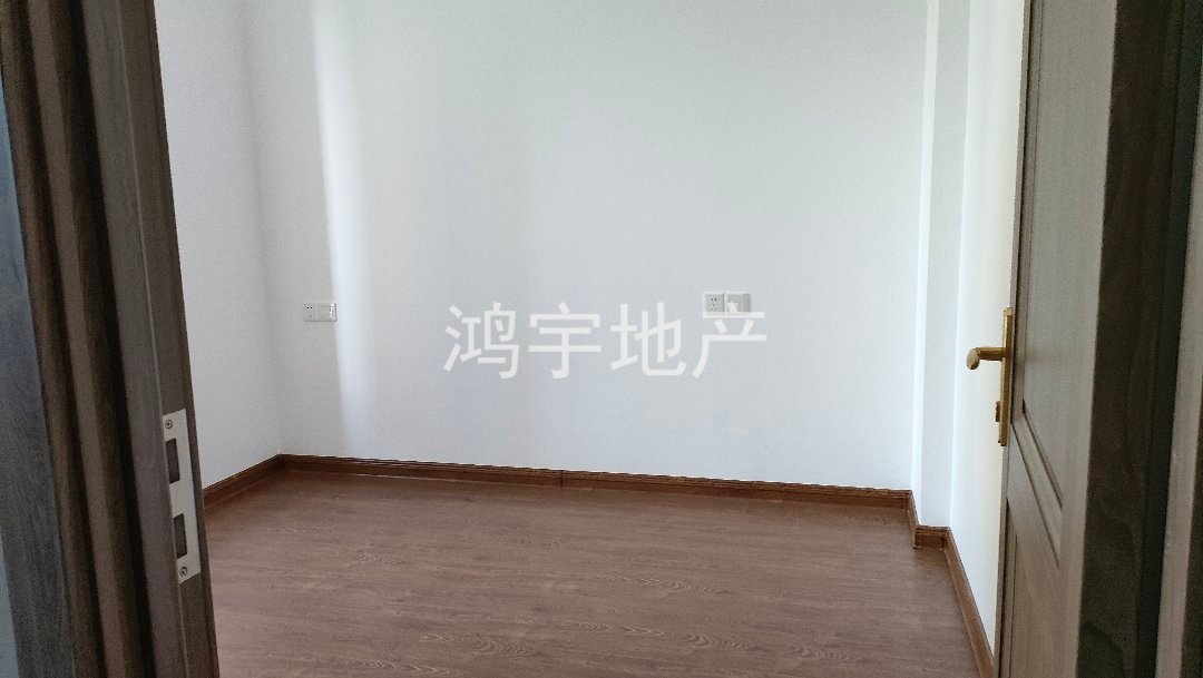 遂川碧桂园,荧屏小学门口大平层，送车位，继续6