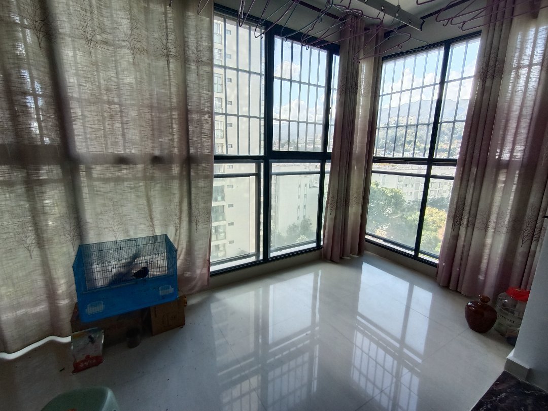 力宏现代都会,力宏现代都会精装修四室，楼层好，朝南，带地下车位，带家具家电5