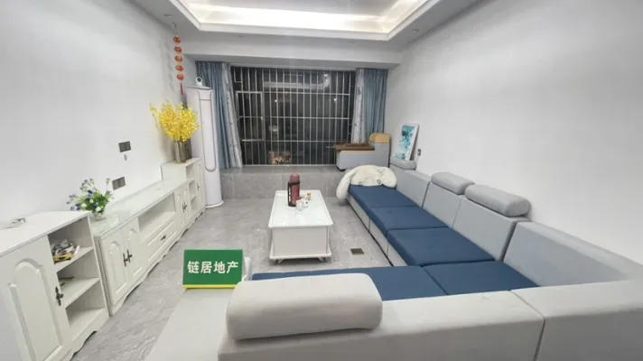 房子全新装修，三房两卫，房子保养好