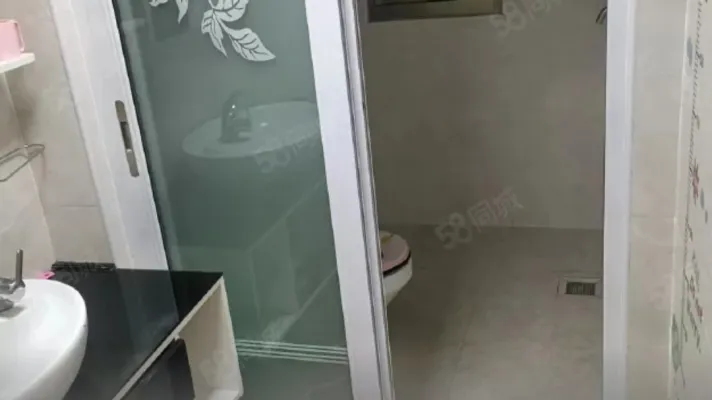 三室两厅两卫，精装修！