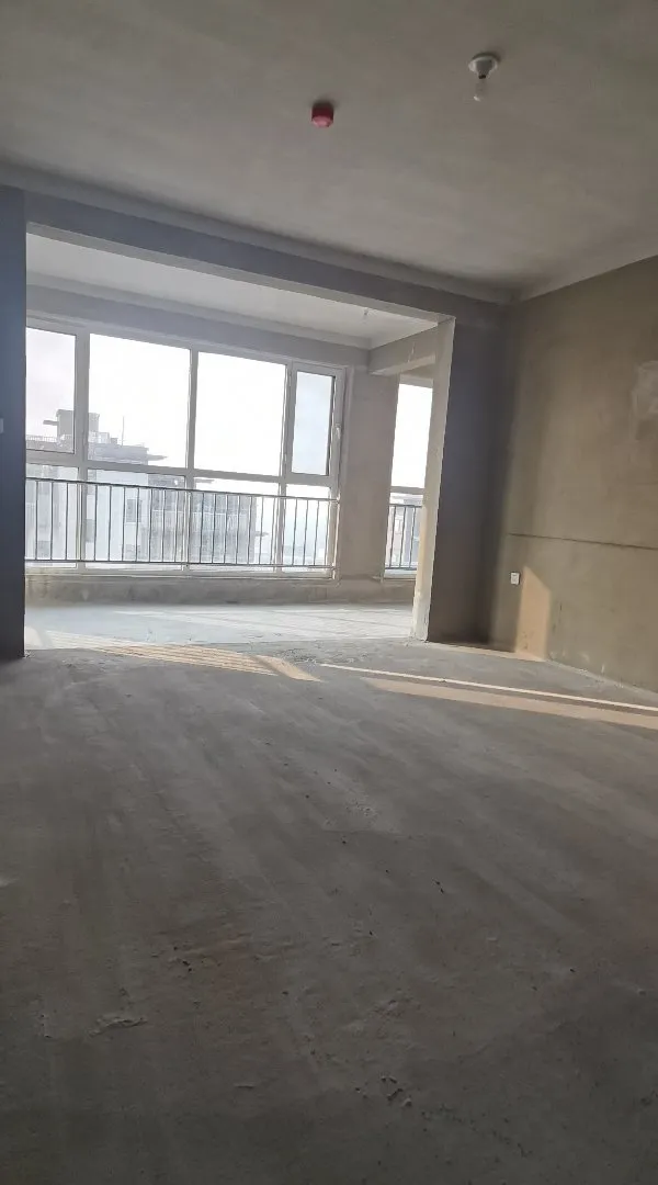洋房顶复，车位储藏室齐全。
