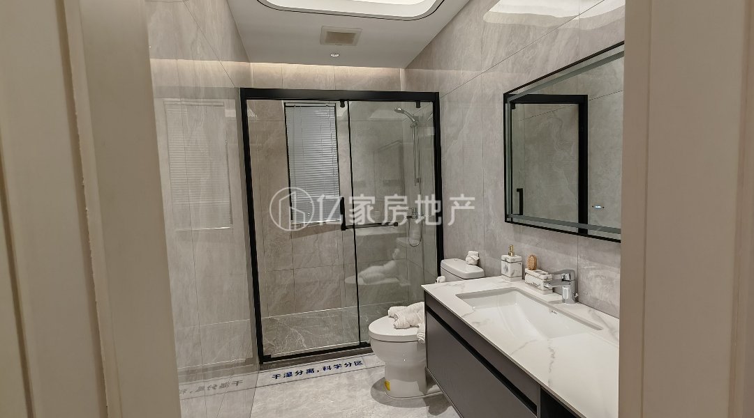 容县城南毛坯4室2厅2卫二手房出售5