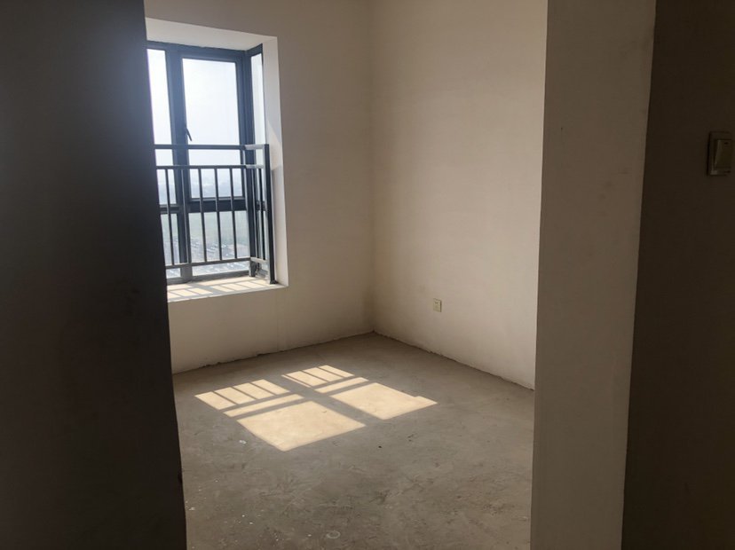 麒麟区东片区毛坯4室2厅2卫二手房出售6