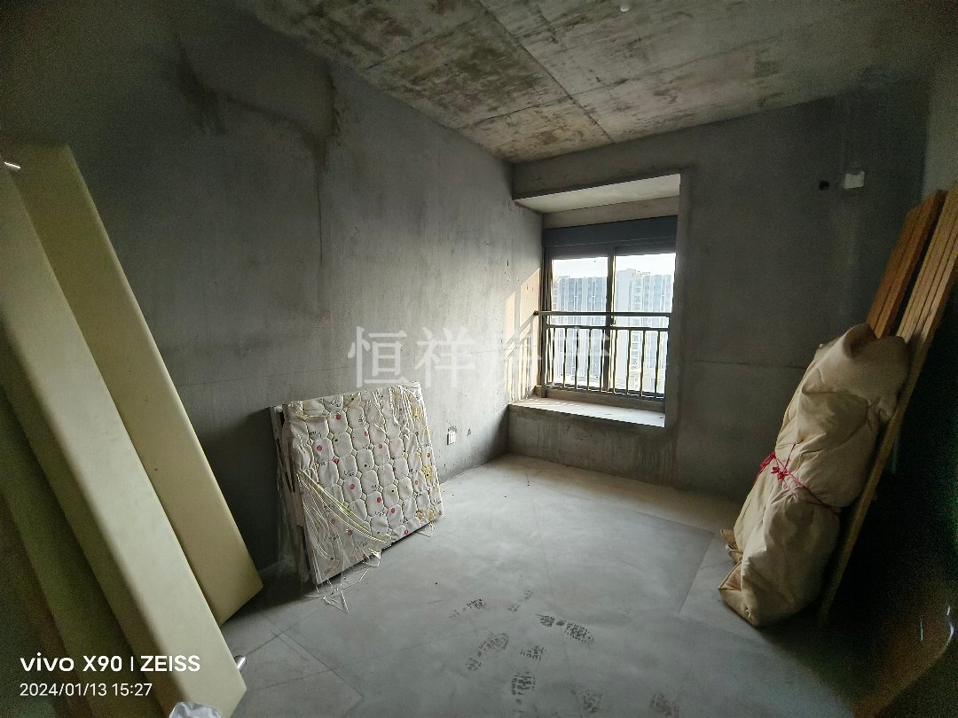 锦绣姜城,锦绣姜城毛坯三房，景观楼层，契税满二，随时过户10