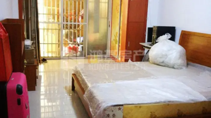 上海路小区3室1厅1200元/月，干净整洁，随时入住