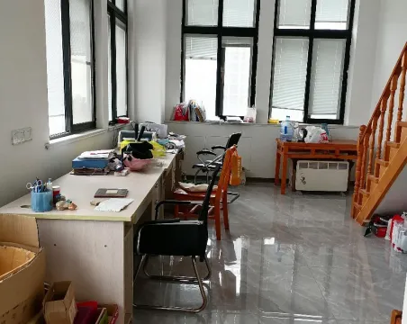 山海国际财富广场1室1厅1卫朝南精装