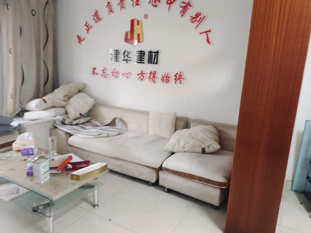 紫阳西苑4室2厅1卫精装出租2