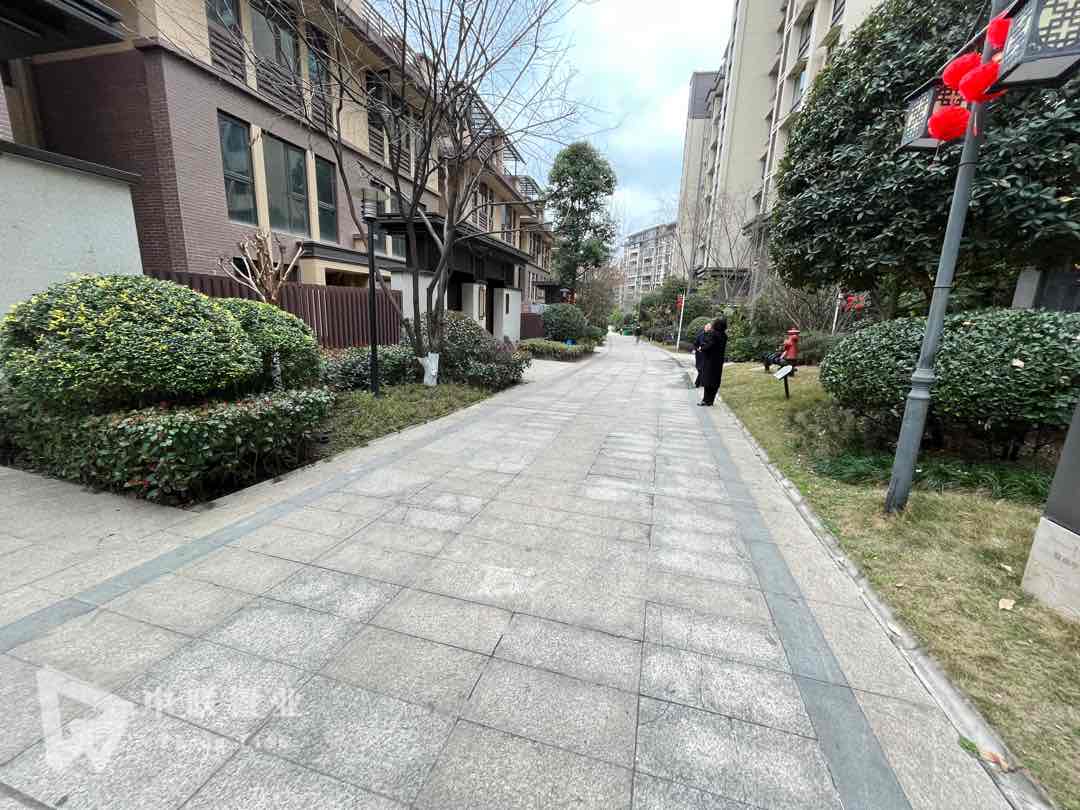 紫荆城邦,紫荆城邦235万元150㎡6室5厅3卫2阳台毛坯，业主急售23