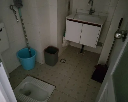 鸡街新区1室1厅1卫毛坯