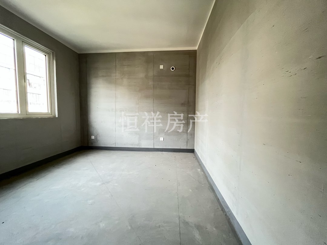 融创玉兰花园,锦绣姜城 玉兰花园 毛坯 多层电梯洋房 任意装修！2