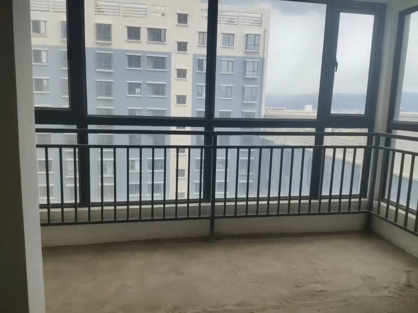 麒麟区东片区毛坯4室2厅2卫二手房出售1