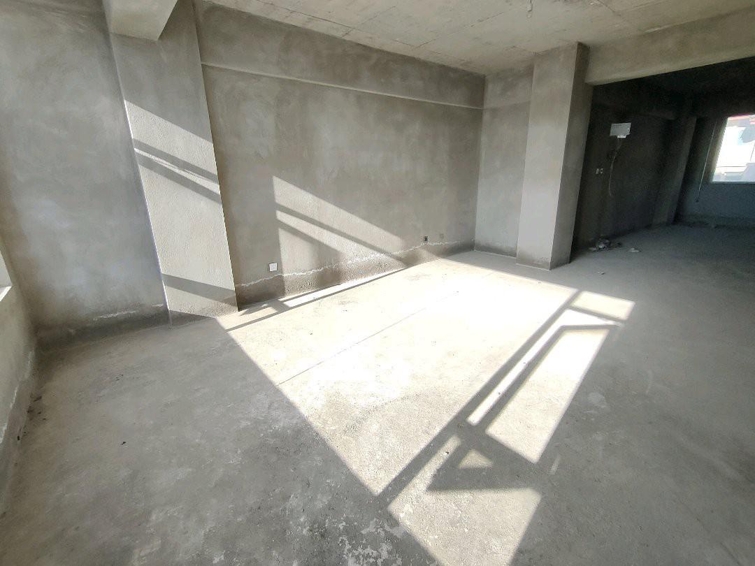 林海苑二期,玉龙县幼儿园旁 电梯房 中间楼层 证满两年6