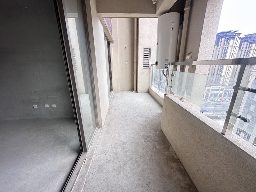 东湖世纪城一区,小高层送车位飞机户型1