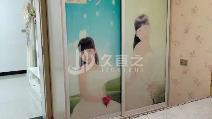临街，出行方便，商业，学校，都方便面