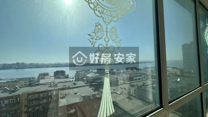 一线江景 两室两卫 新装修两年保持好