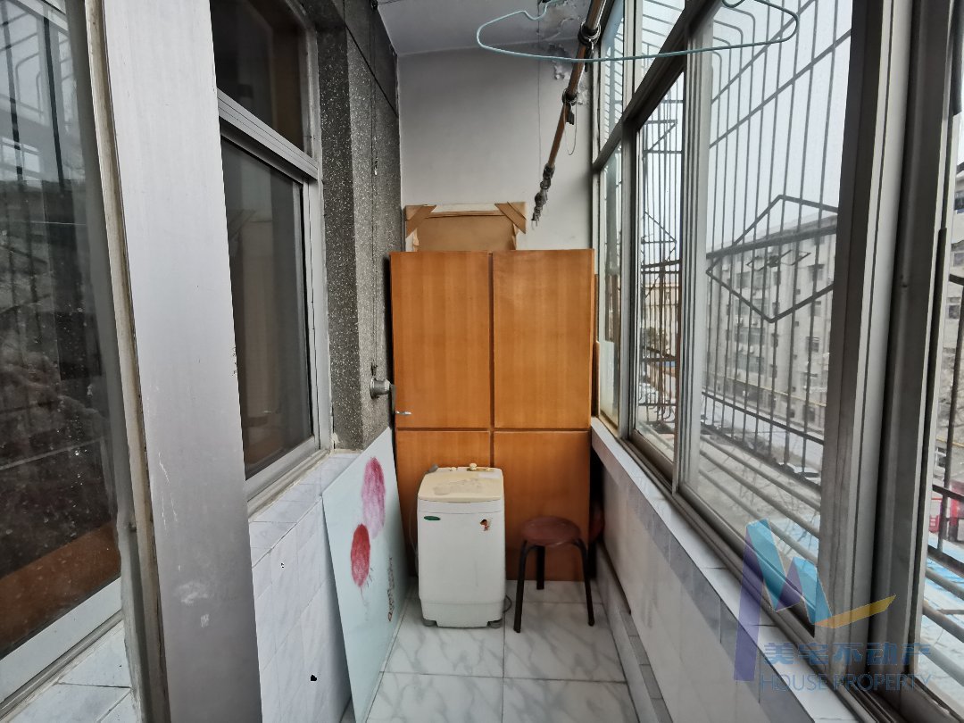 水资源管理办公室家属院,单位小区，物业费小，拎包入住10