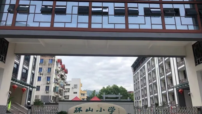 城关一中环山小学边，储藏室18平，出让