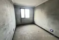 公园里毛坯大四室白菜价8