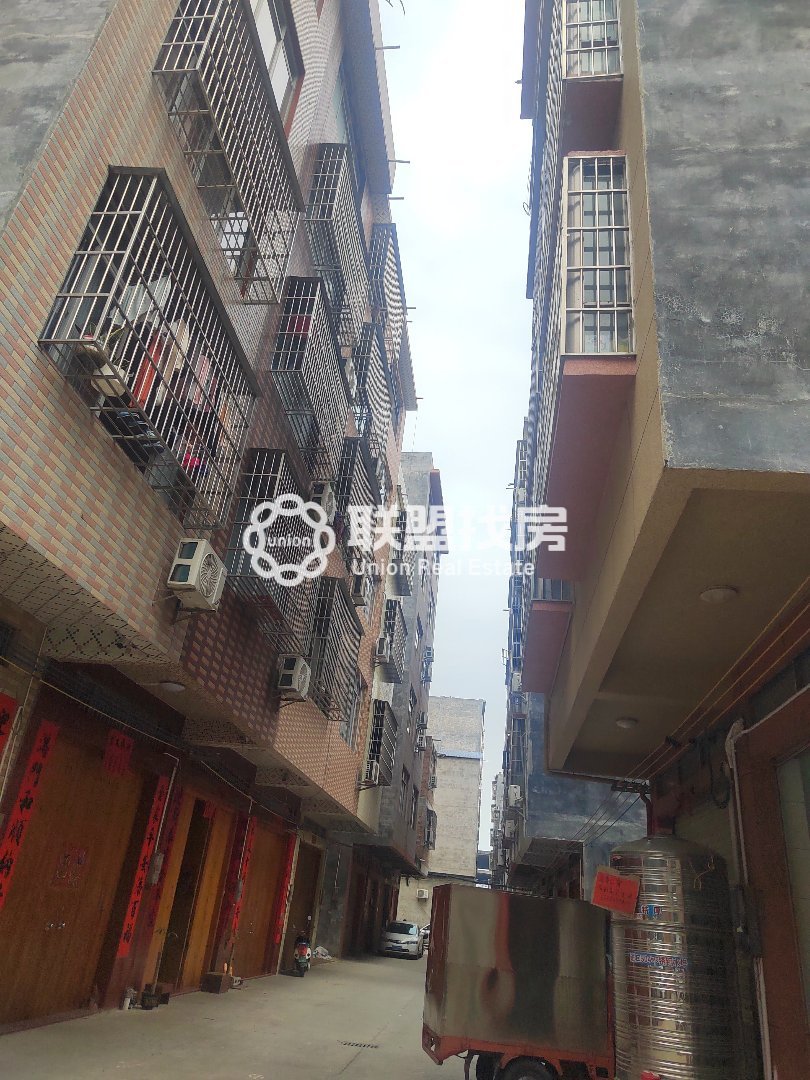 新华西区,迎宾华府对面双间宅基地12