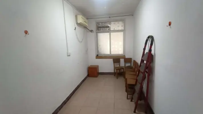 105街坊 两室一厅，1楼带30㎡院子，空置 有钥匙