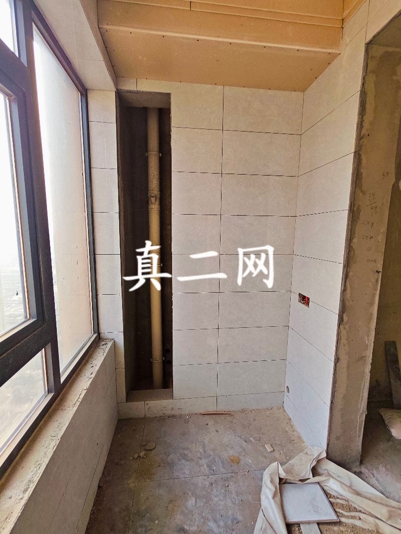 新密市建业壹号城邦,A南北通透好楼层，地暖地砖卫生间已做好，价格好谈，看房有钥匙8