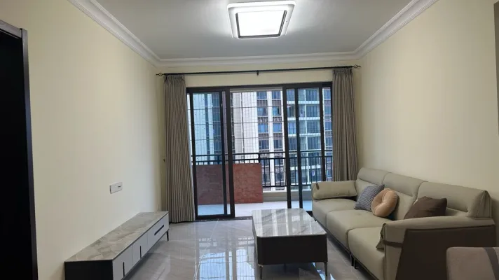 滨江府精装三房，家私家电齐全，未出租过