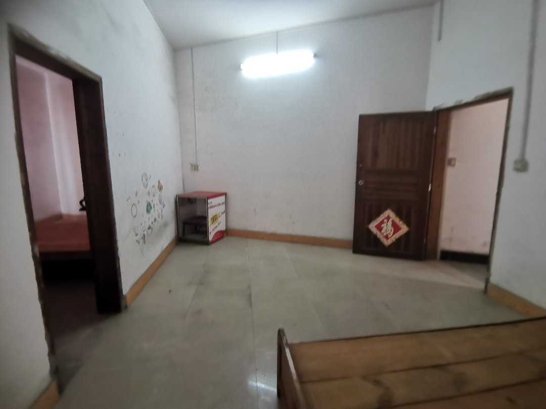 十里长街路口一线天地楼双门面六层半三面光-新民路一线天地楼二手房价
