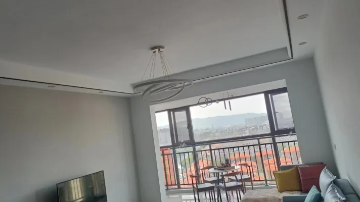 御景花园3室2厅2卫，精装修带家具家电，
