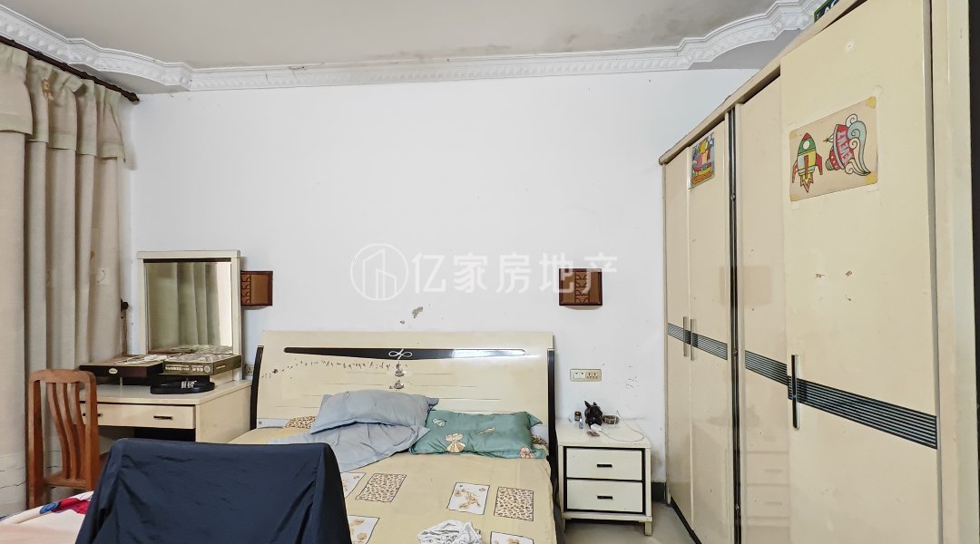 容县城南精装4室2厅2卫二手房出售4