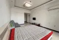 顶品公寓。中间楼层，包改合同。9