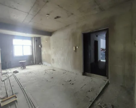兴和苑3室2厅2卫毛坯