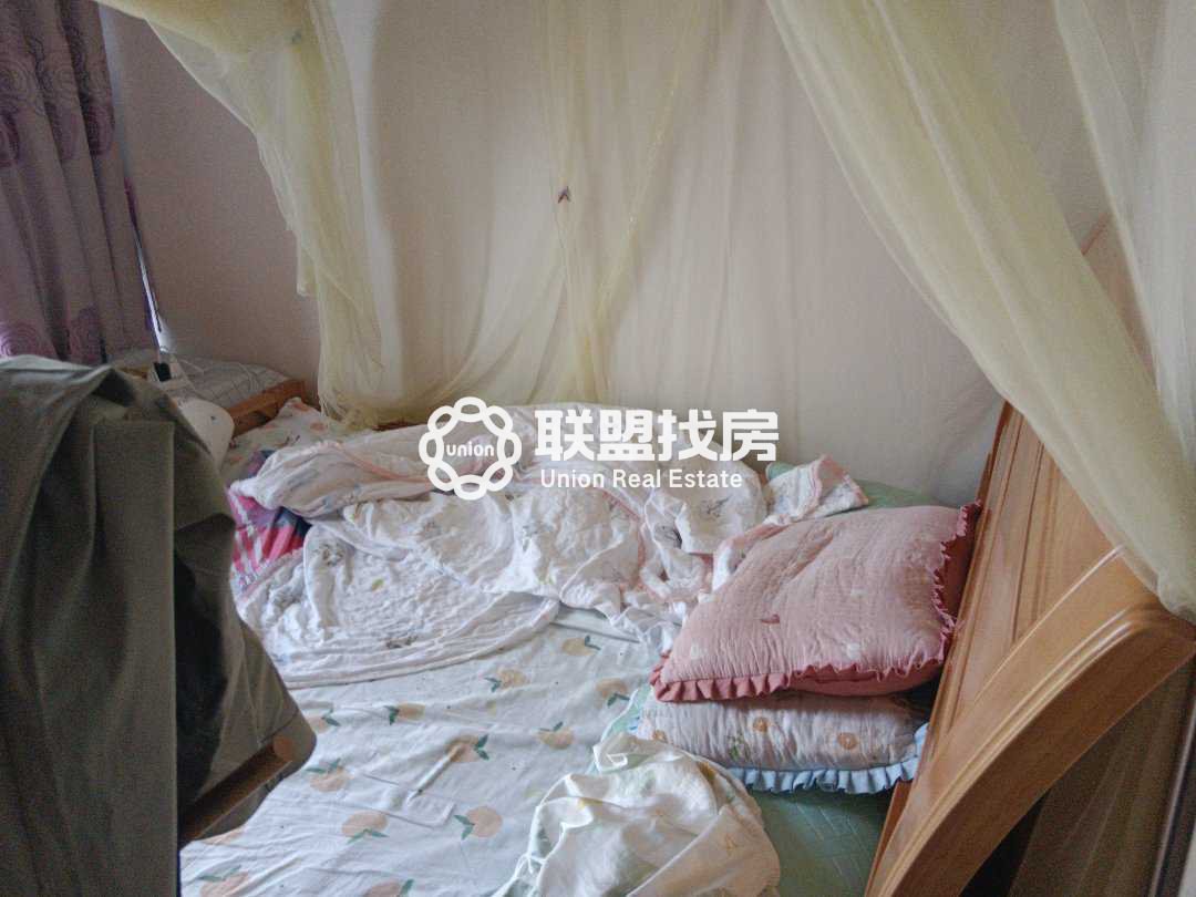 万豪景苑,广场附近荷城路边万豪景苑高档家具家电4房出租，拎包入住7