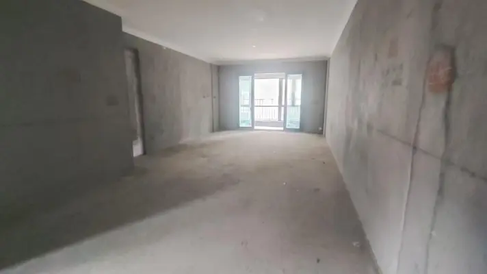 碧桂园黄金时代地铁精装4室2厅2卫2阳台，交通便利，设施齐全