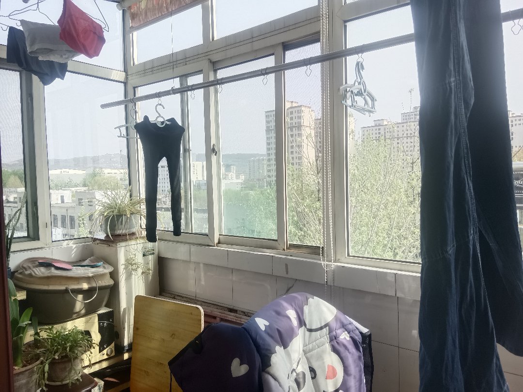 清华北区东苑,清华顶层三居 中等装修 家里有租户4