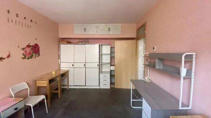 友谊广场小区环境卫生好楼层理想，家具家电齐全房东急售