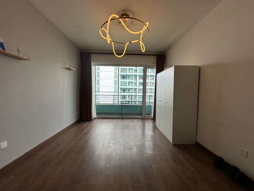 华贸公寓高层东向精致正规一居，干净，温馨，不临街，出门skp-华贸国际公寓租房