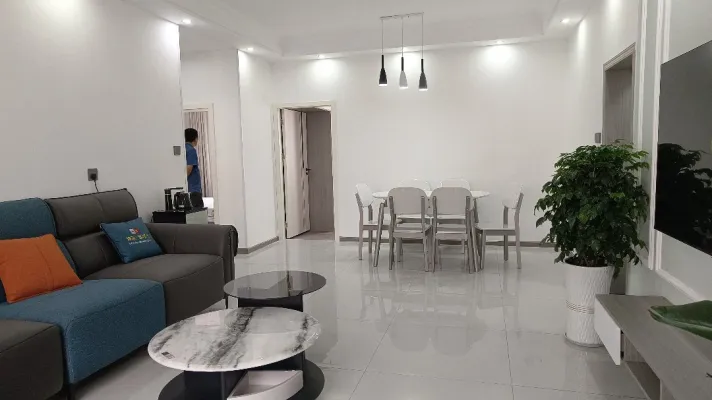 皇泽公寓低楼层精装三室住房出售