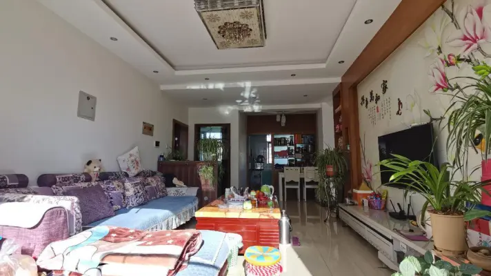 金色家园地铁精装3室2厅1卫1阳台，交通便利，设施齐全