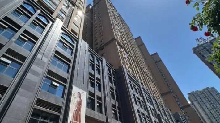 15237金缔花园二期大面积门市，边户，电梯口