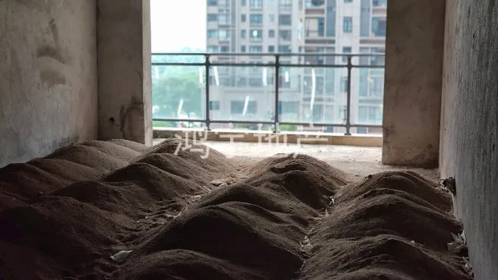正中朝南采光好，大三房，房产证满两年可按揭。